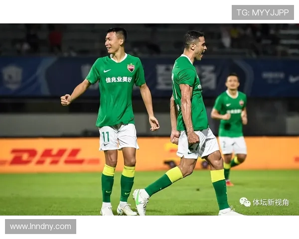 杭州篮球队以69分领跑精英赛积分榜展现强大实力与团队合作精神 杭州篮球队以69分领跑精英赛积分榜展现强大实力与团队合作精神