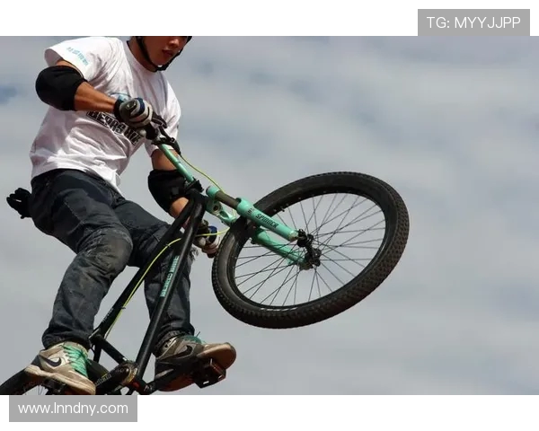 武汉与深圳极限运动队赛后复盘团队协作的成功与不足分析 武汉与深圳极限运动队赛后复盘团队协作的成功与不足分析