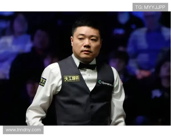 丁俊晖与希金斯巅峰对决冠中冠赛场再现经典对抗