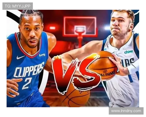 快船与独行侠激战正酣双方球员拼尽全力争夺胜利 快船与独行侠激战正酣双方球员拼尽全力争夺胜利