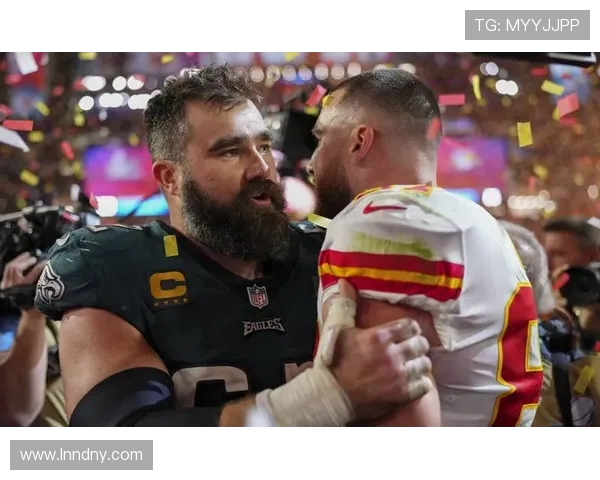 登克尔克与巴迪的激烈对决揭示足球战术与团队合作的精彩瞬间