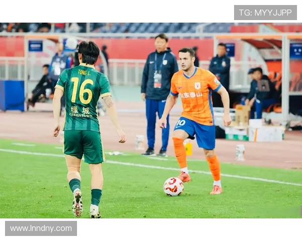 绿城迎战鲁能直播盛况回顾精彩瞬间与球员表现分析